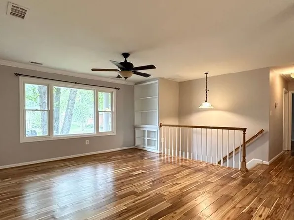 4825 Kempair Dr, Woodbridge, VA 22193