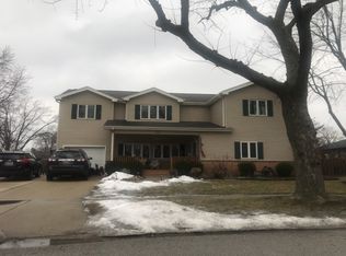 928 Carswell Ct, Elk Grove Village, IL 60007