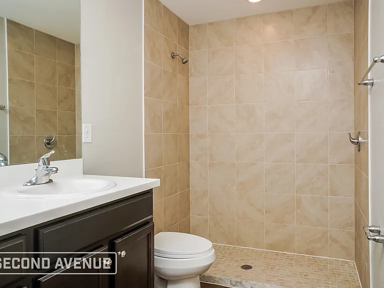 404 Biscayne Dr — Photo 11