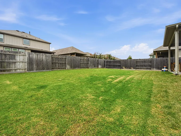 210 Purple Heart Dr — Photo 32