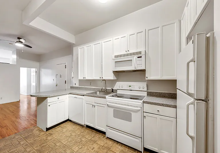 449 W 48th St #1E — Photo 8