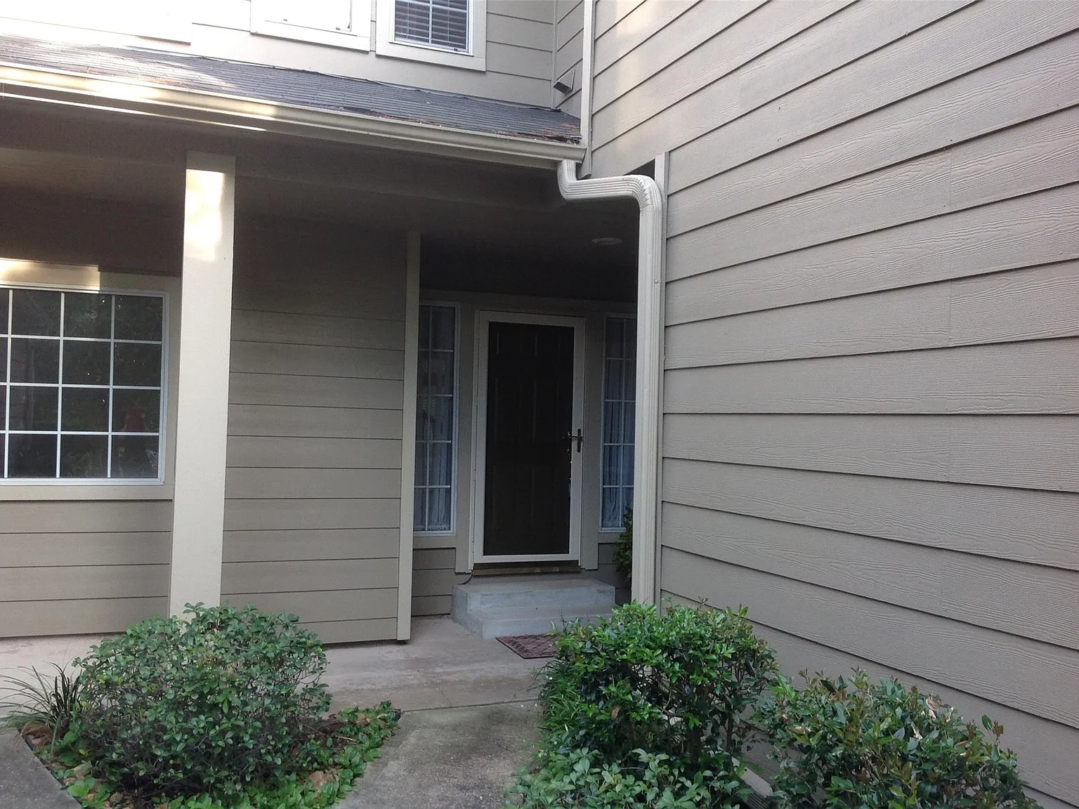 3 bed, 2.5 bath, 2045 sqft, $2,500 — Photo 2