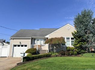 2452 Freeport St, Wantagh, NY 11793