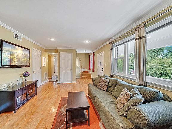 3rd image of 7301 Woodley Pl