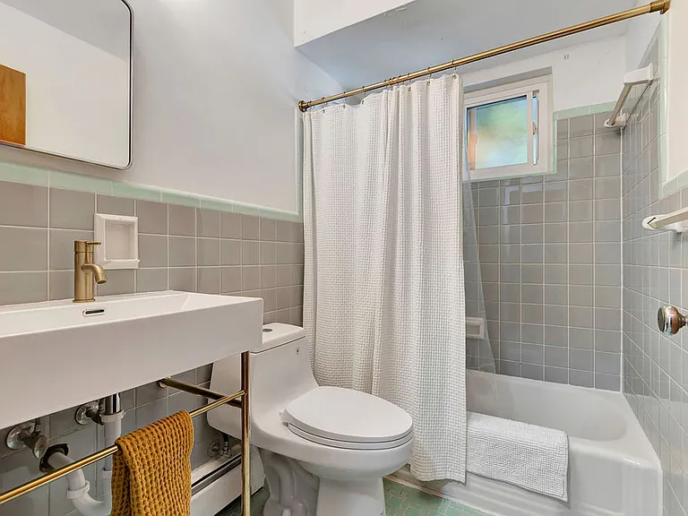 2948 Wardall Ave #3 — Photo 12