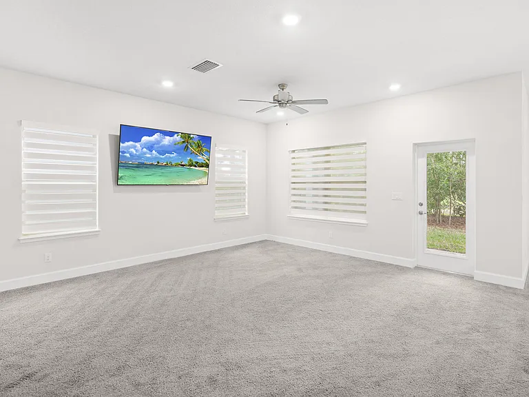 692 NE Turtleback Trl — Photo 9