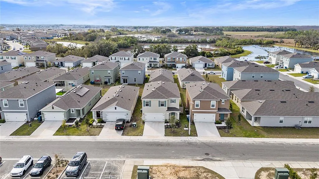 5 bed, 3.0 bath, 2522 sqft, $2,450 — Photo 4
