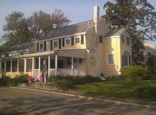9 Pansmith Ln, West Islip, NY 11795