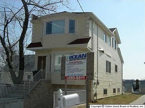1st image of 90 Evelyn Pl