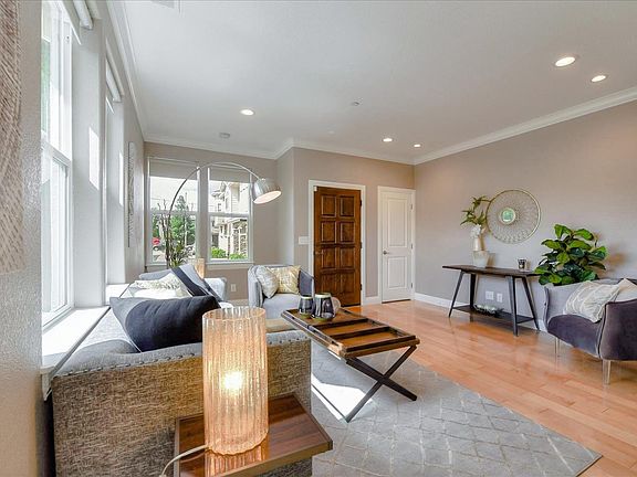 5th image of 2727 Darien Ct