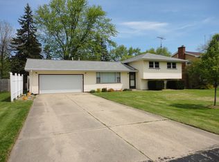 690 Konen Ave, Aurora, IL 60505