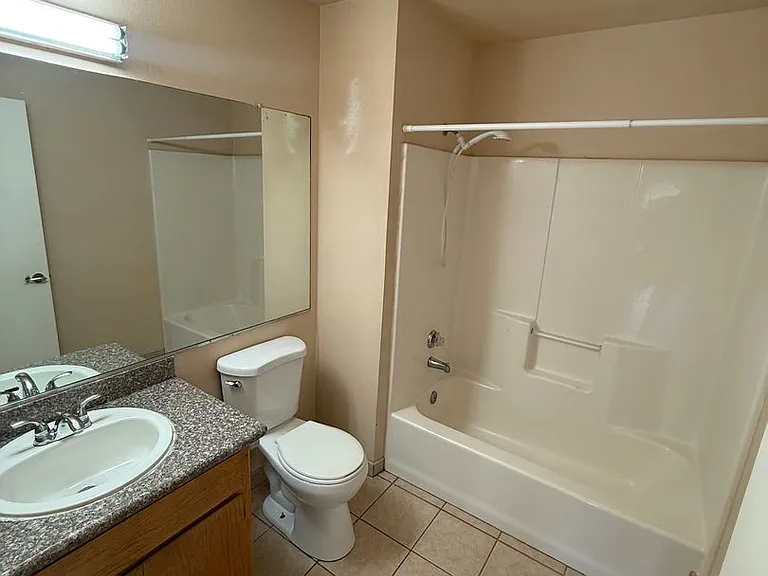 2800 Gosford Rd #B — Photo 8