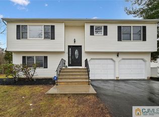 3 Trestle Way, Dayton, NJ 08810
