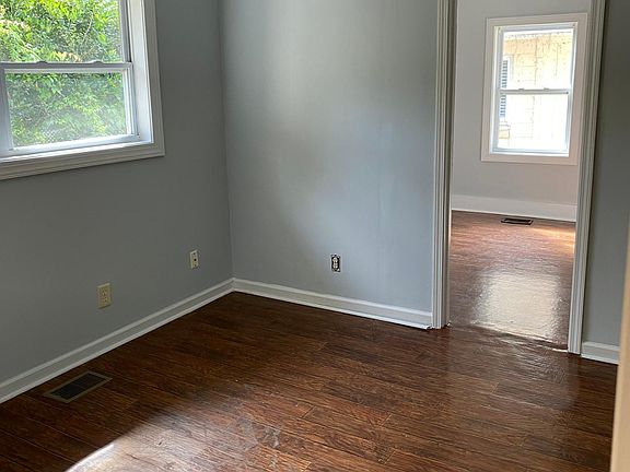 4th image of 4640 Oakwood Ave APT B