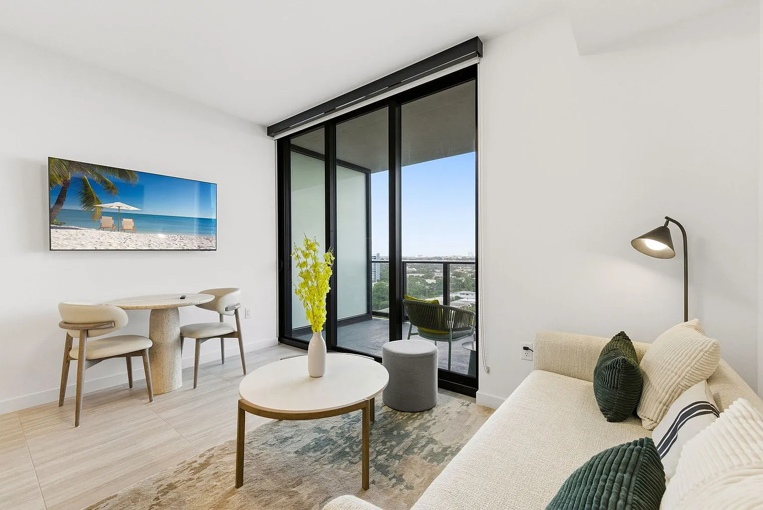 1 bed, 1.0 bath, 548 sqft, $2,911 — Photo 3