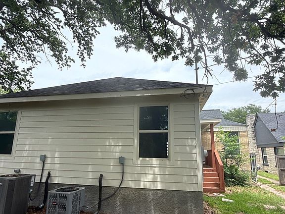 4th image of 1214 E Waco Ave