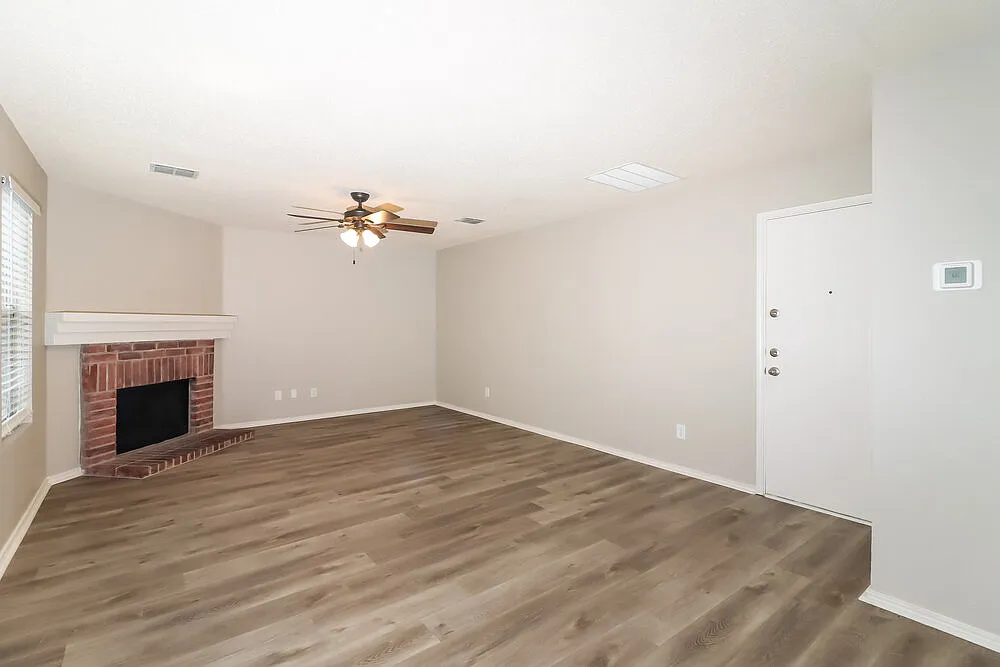 4 bed, 2.5 bath, 2256 sqft, $2,020 — Photo 4