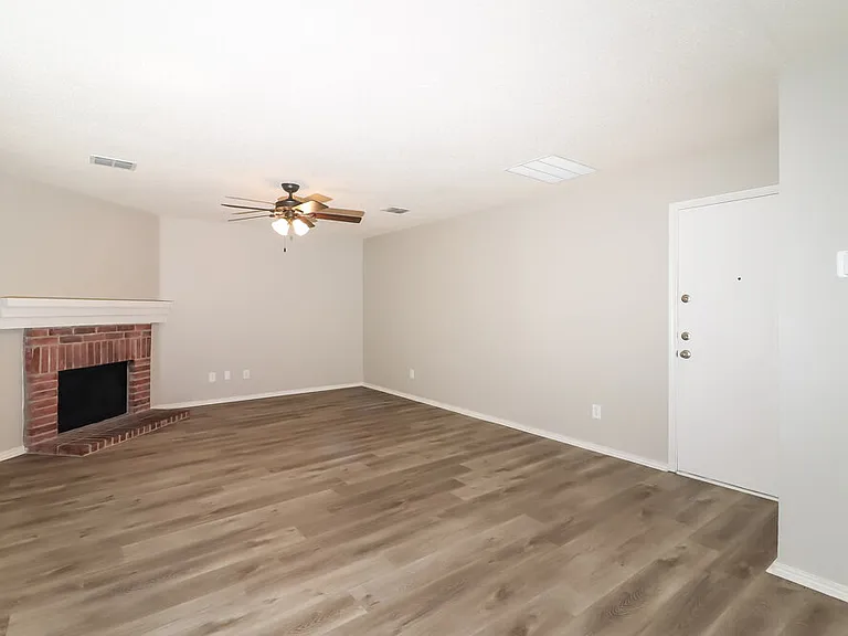 3951 Fox Run Dr — Photo 4