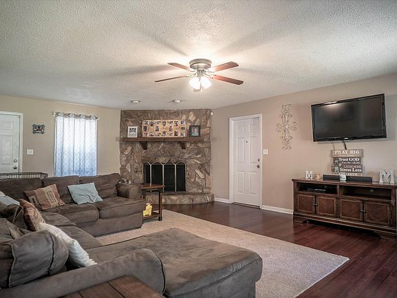 2nd image of 1312 Shady Oak Ln