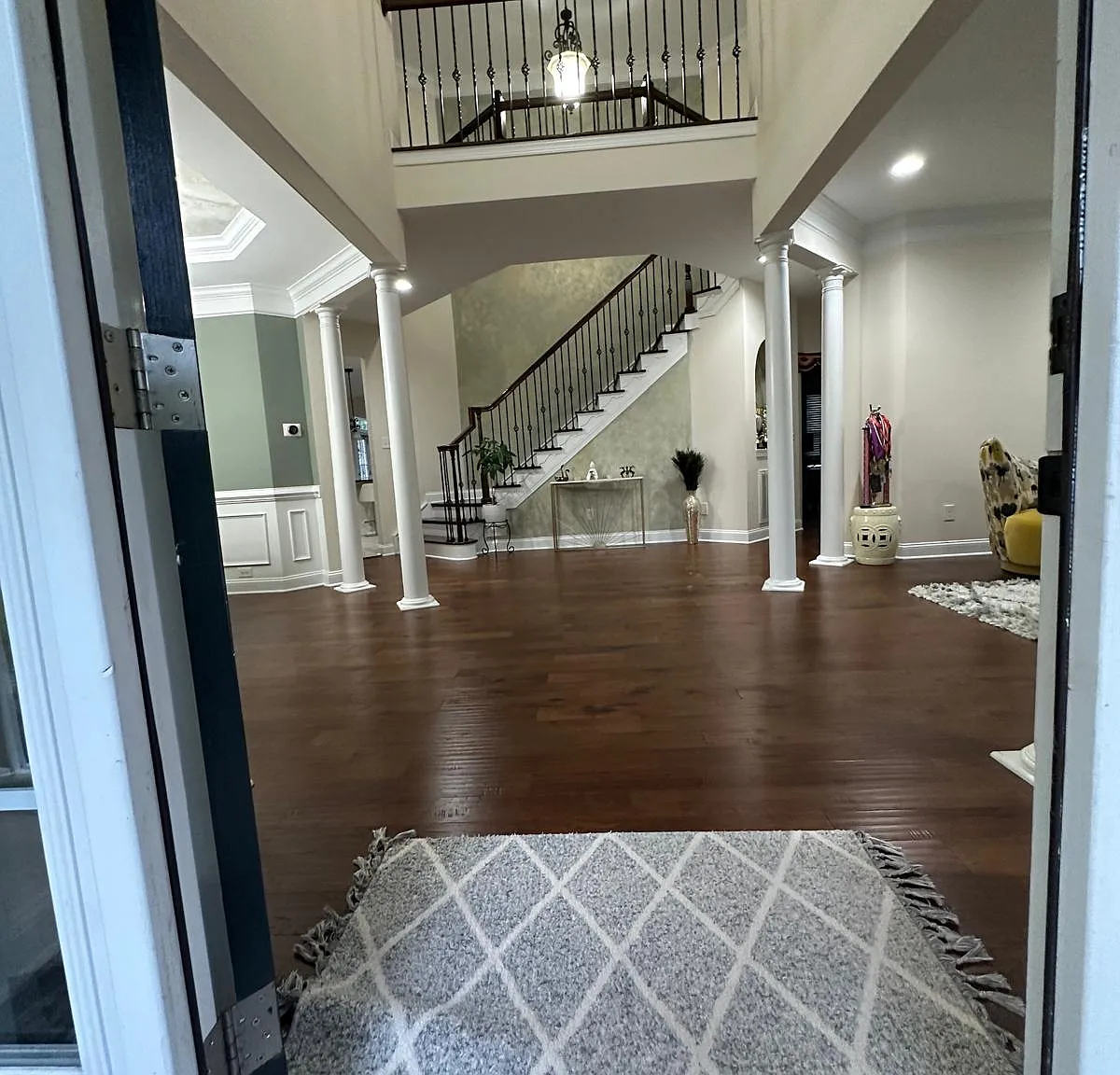 5 bed, 6000 sqft, $5,000 — Photo 2