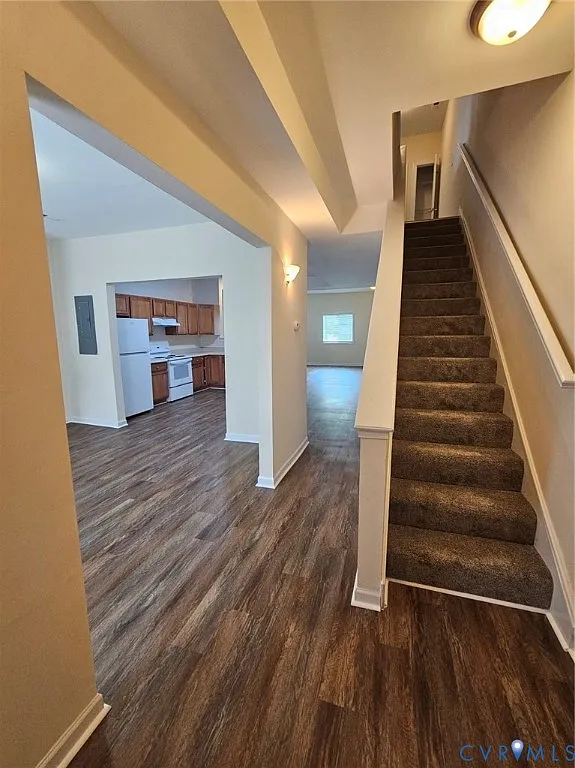 4 bed, 2.5 bath, 1760 sqft, $1,900 — Photo 2