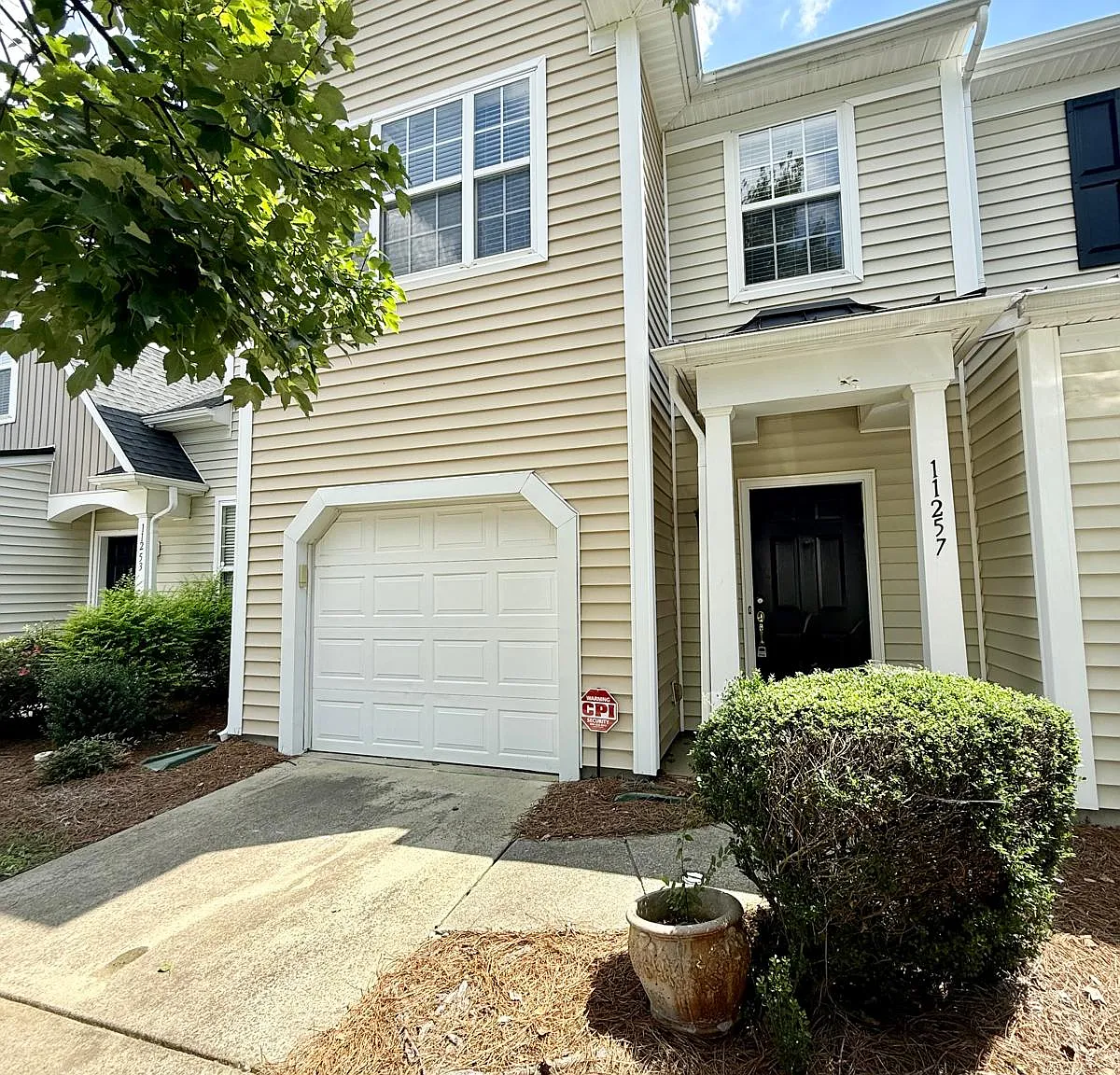 3 bed, 2.5 bath, 1549 sqft, $1,850 — Photo 1