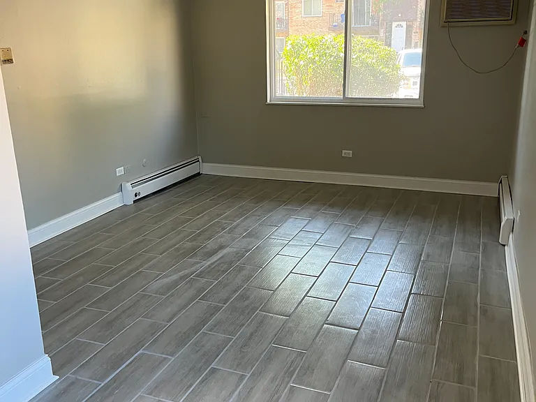 341 W Hawthorne Cir #1 — Photo 1