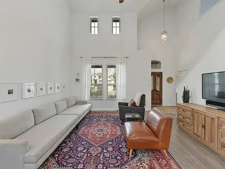 1404 Goldilocks Ln — Photo 6