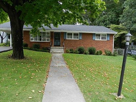 1st image of 1609 Masters Cir NW