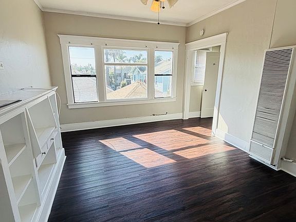 3rd image of 1220 E Broadway