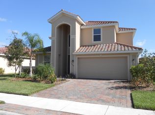 2559 Laurentina Ln, Cape Coral, FL 33909