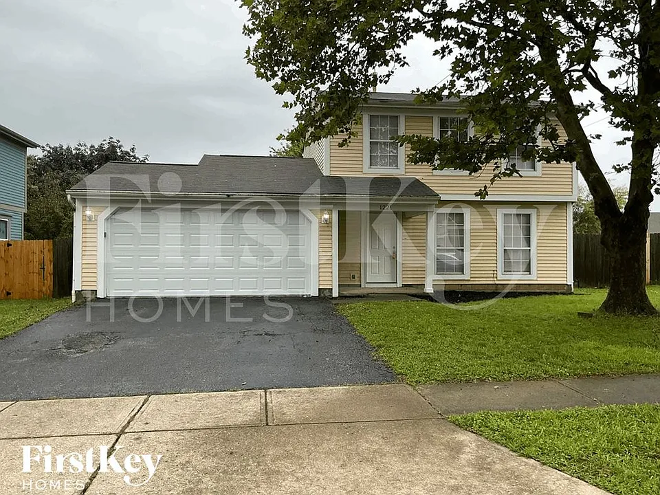 1221 Crossbrook Blvd