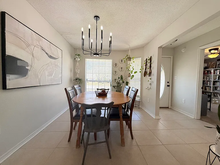 2414 Heritage Cir — Photo 12
