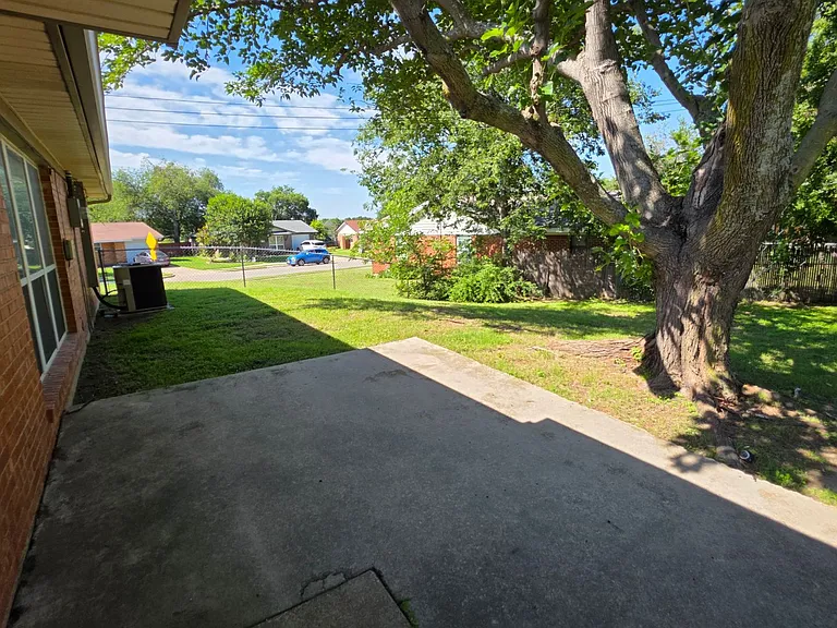 6251 Shadydell Dr — Photo 23