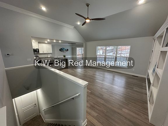 2nd image of 2880 Crescent Hill Dr NE