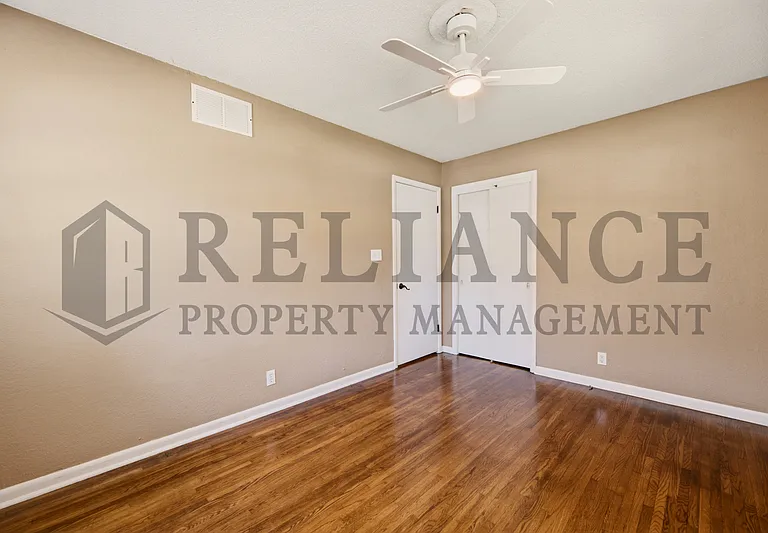 2103 W Columbine Ln — Photo 33