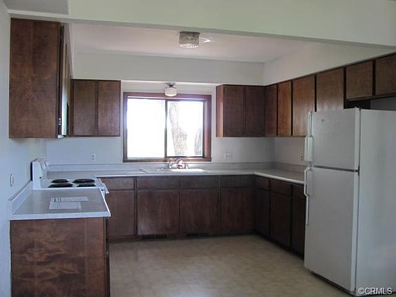4th image of 14775 Hilltop Dr