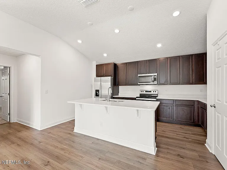 2907 Lucille Ln — Photo 11
