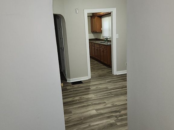 5th image of 56 E Parkwood Dr #466659279