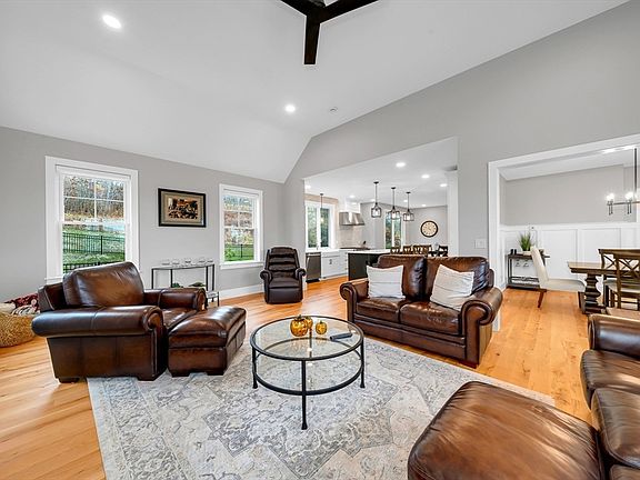 3rd image of 122 Seven Sister Rd