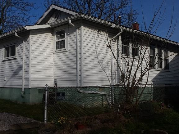 2nd image of 21 Woodward Ct