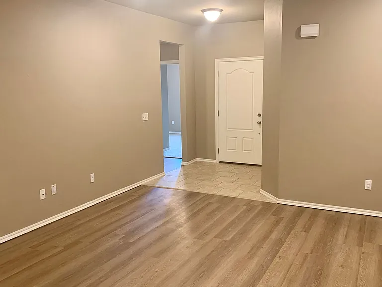 2712 Demotte Dr — Photo 2