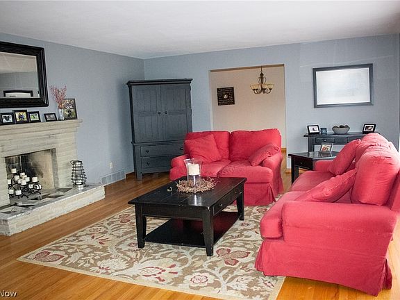 3rd image of 183 Brookpark Dr