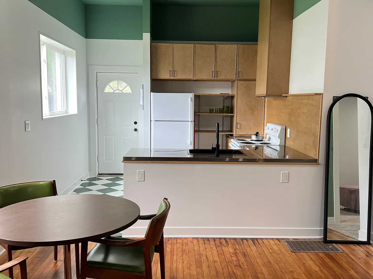 7218 Buffalo Ave — Photo 1
