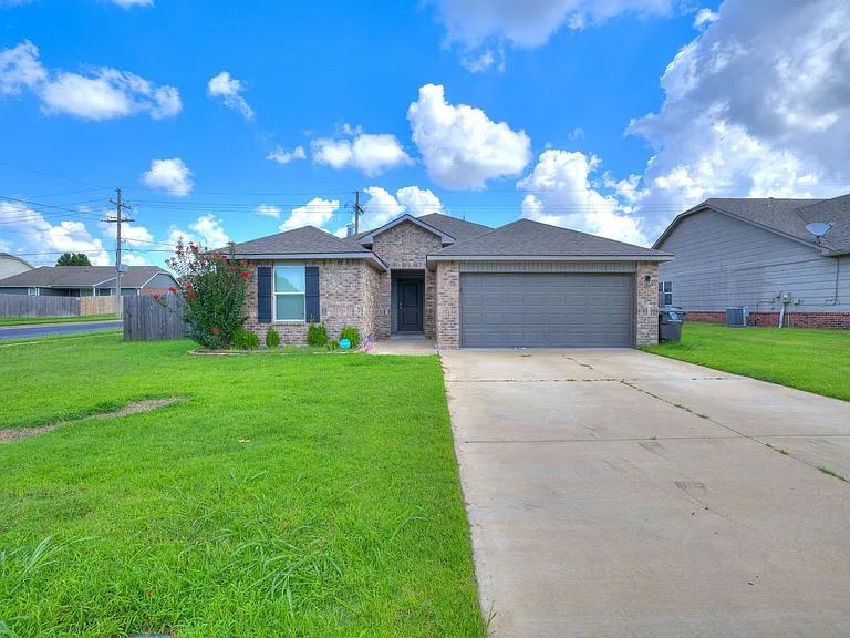 3102 Debbie Ln — Photo 6