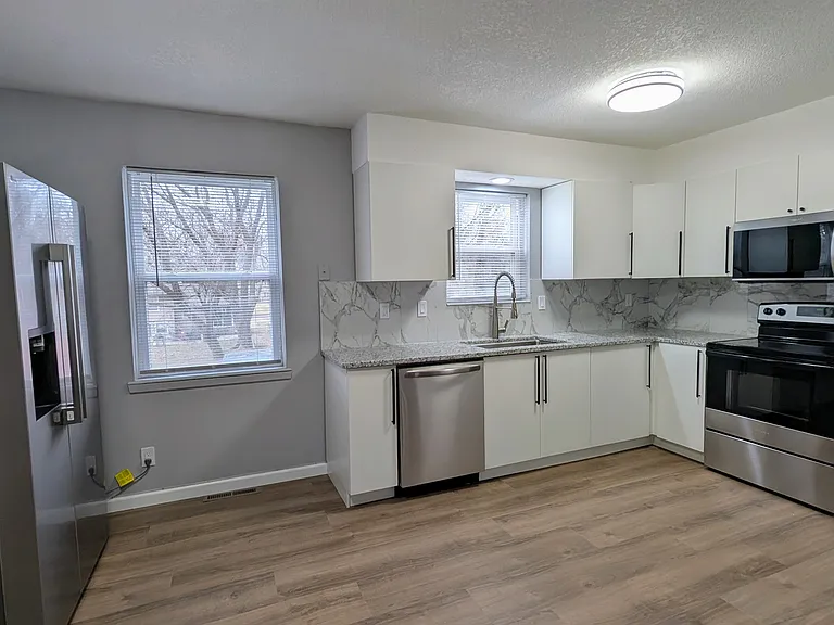 8324 Robinson St — Photo 29