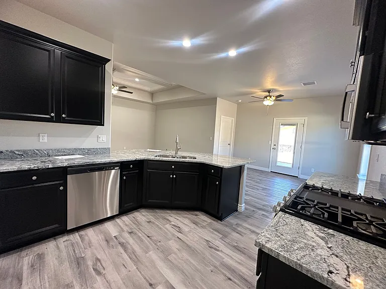 2743 Chambers Ave — Photo 46