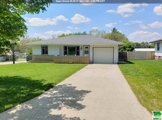 551 S 8th St, Akron, IA 51001