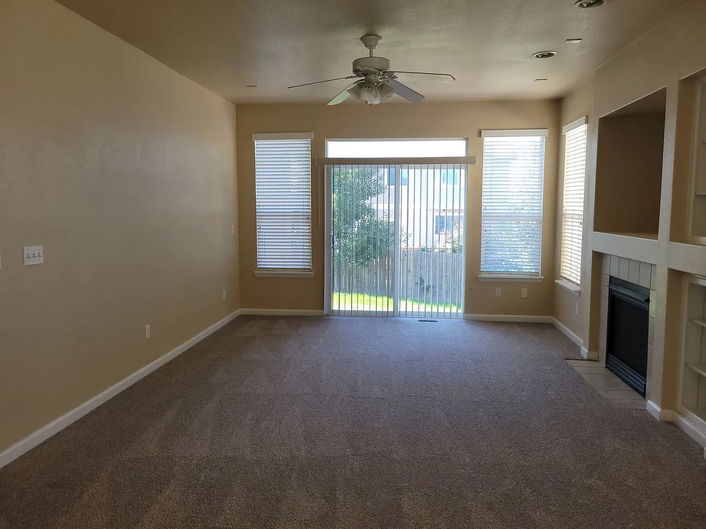 7747 Mountain Laurel Dr - Powers Area- 3 Bedroom/2 Bathroom/ 2 Car Garage — Photo 4