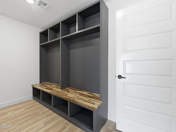 5th image of 3013 Leah Ln